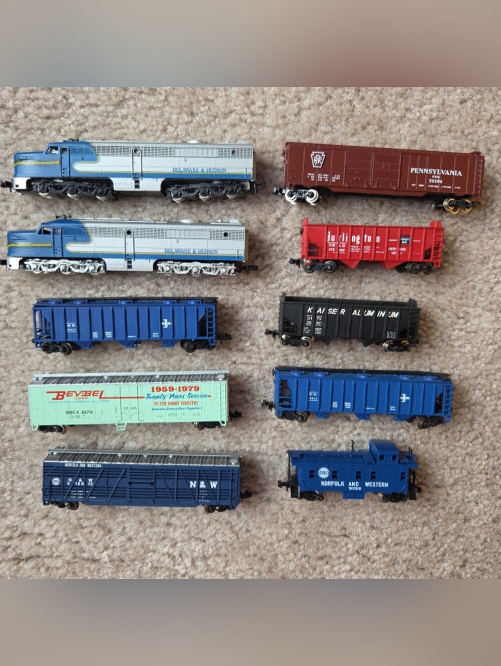 Con-Cor N scale Delaware & Hudson locomotives and freight cars